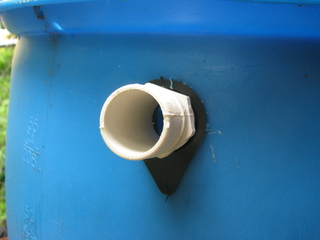 Photo of the barrel seal allows you to grip it with pliers to provide
counter-rotation when tightening, although I didn't need it. (I discovered it was
straight, I screwed it into the hole with my pocket knife and inserted the FNPT
barrel seal is
internally threaded and I believe it tapers narrower towards the
inside of the white plastic hose adapter.jpg